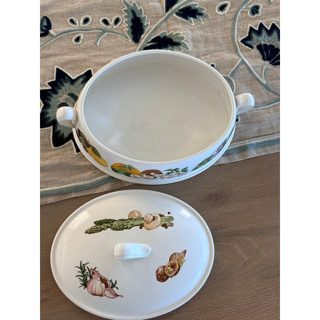 Beautiful 1970s Wedgwood covered casserole dish in the Gourmet pattern. I love the vibrant vegetable colors!