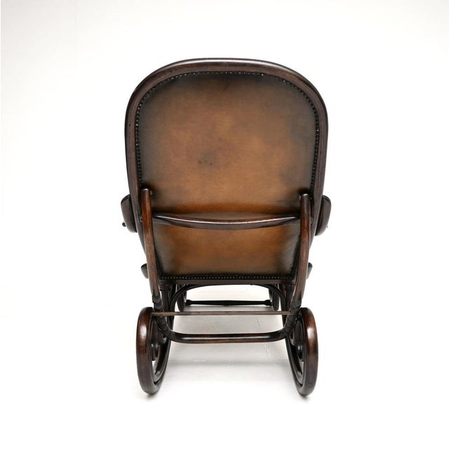 Antique Bentwood and Leather Chaise Lounge, 1880 For Sale - Image 9 of 17