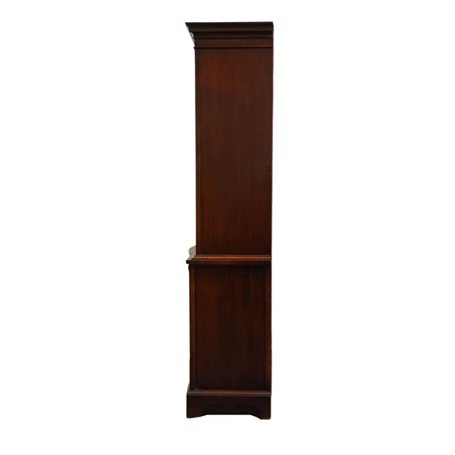Bernhardt Furniture Solid Mahogany Traditional Duncan Phyfe Style 44" China Cabinet For Sale - Image 11 of 16
