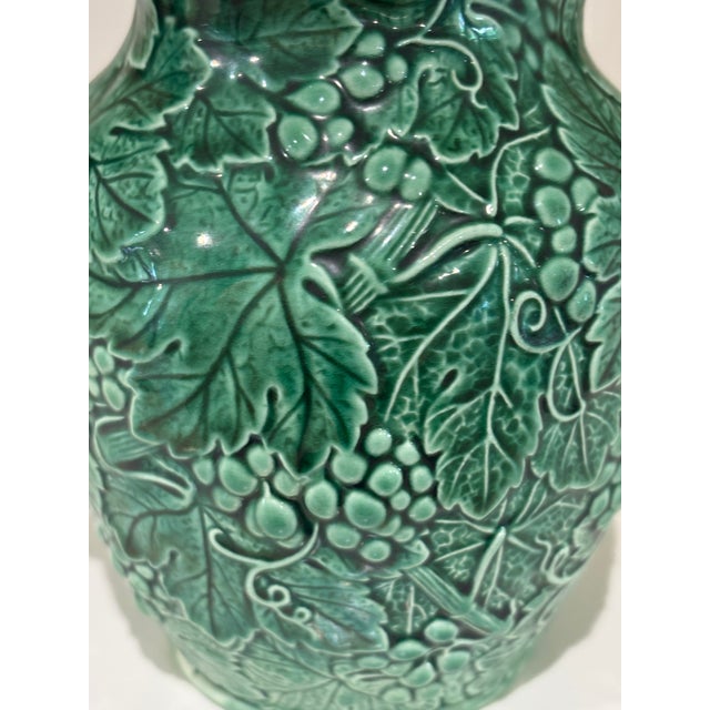 Vintage Wedgwood Majolica Style Etruria & Barlaston Green Grapes & Leaves Pitcher For Sale In Little Rock - Image 6 of 12