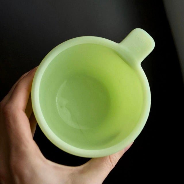 American Jeannette Jadeite Uranium Glass Measuring Cup Nesting Set – Uv Reactive Kitchen Glass, 1930s For Sale - Image 3 of 9