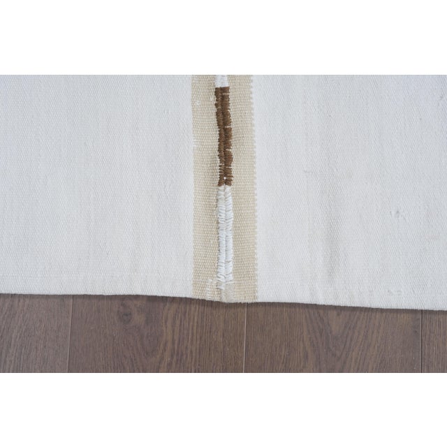 Textile 1970s Vintage Handmade Wool & Cotton Flatweave Kilim Rug – Neutral Cream Design For Sale - Image 7 of 11