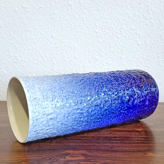Mid-Century Modern Textured Blue and White Hutschenreuther Cylinder Vase For Sale - Image 3 of 7