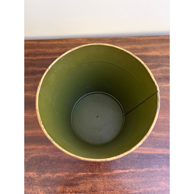 Early 20th Century Italian Neoclassical Tole Green & Gold Cachepot Planter Vase With Lion Heads For Sale - Image 5 of 6
