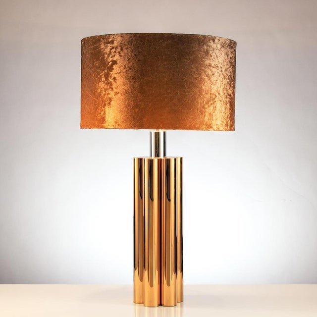 We are offering an elegant table lamp from the 1960s by wkr leuchten (werkstätten für kunsthandwerkliche raumleuchten). It...