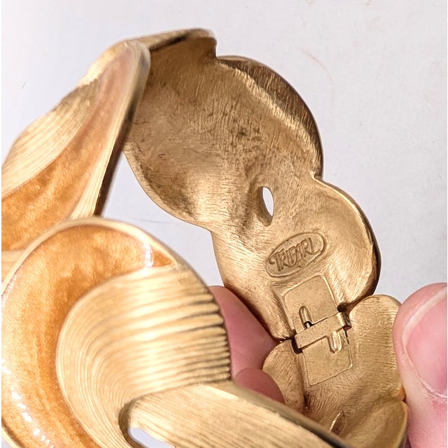 Vintage 1986 Signed Trifari Goldtone & Brown Enamel Cuff Bracelet For Sale - Image 9 of 11