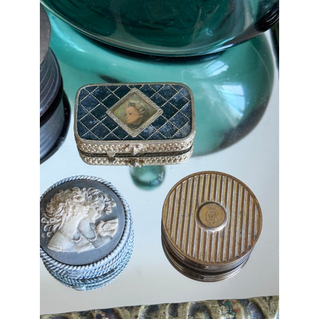 Vintage 1973 Estée Lauder "Portrait" Solid Perfume Compact. For Sale In New York - Image 6 of 15