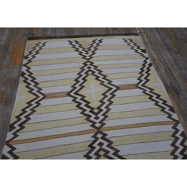 Textile 1930s Light Yellow Zig Zag Antique American Navajo Rug 4' 6" X 5' 6" Flatweave Wool Carpet For Sale - Image 7 of 12