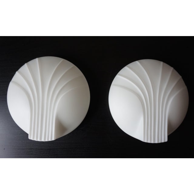 The clear lines of these Hillebrand lights in Art Deco style show the full elegance of these Hillebrand models. The white...