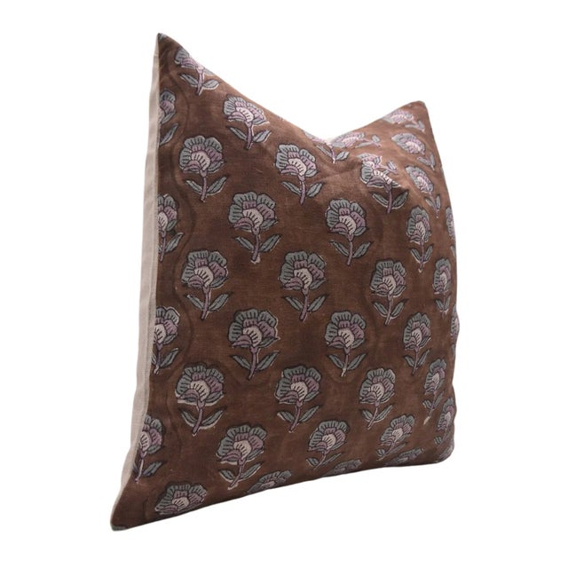 Fabdivine’s hand block-printed pillow covers, made from heavy-duty pure linen, offer a perfect blend of elegance and...