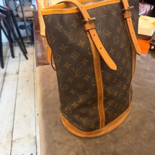 2000 - 2009 A 2006 Louis Vuitton Monogram Coated Canvas and Leather Bucket Gm Tote Bag For Sale - Image 5 of 14