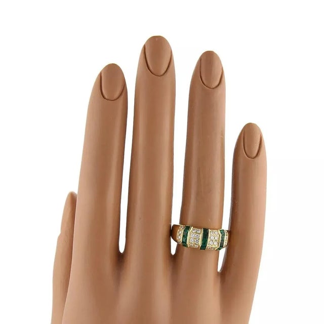 A fabulous creation by Queen, this ring is crafted from 18k yellow gold with a polished finish, the front of the band has...