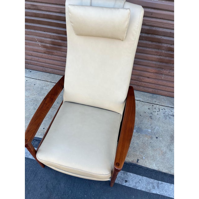 Vintage Mid Century Modern Leather Recliner For Sale In Los Angeles - Image 6 of 6