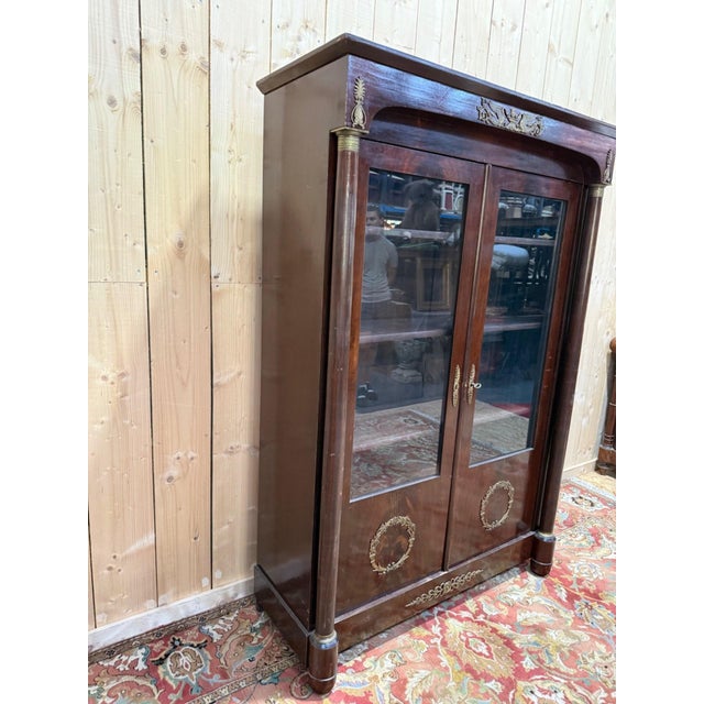 1960s Empire Style Display Bookcase in Mahogany and Gilt Bronze, 1960s For Sale - Image 5 of 8