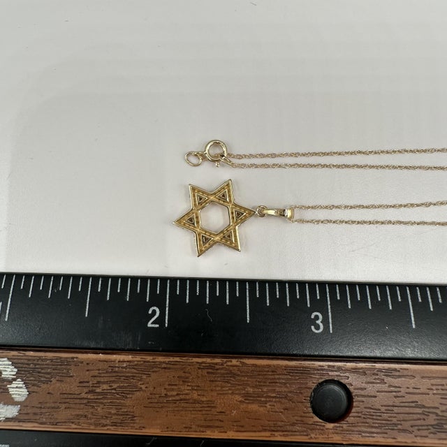 Diamond Star of David Necklace 10kt Yellow Gold 0.15ctw Gh Si New For Sale In New York - Image 6 of 6