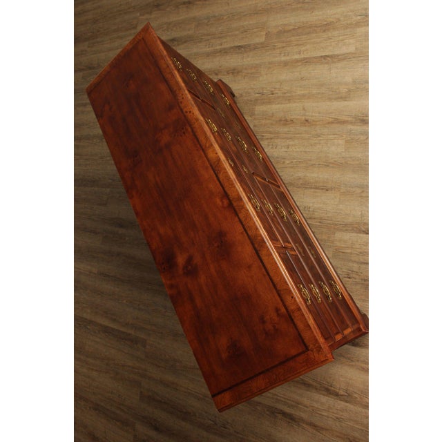 Wood Henredon Aston Court Georgian Style Burled Mahogany Ten Drawer Dresser For Sale - Image 7 of 18