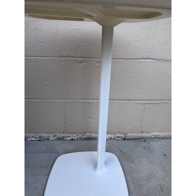 Allermuir "Host" Hlt1 Side Table by Simon Pengelly, White Aluminum For Sale In San Francisco - Image 6 of 11