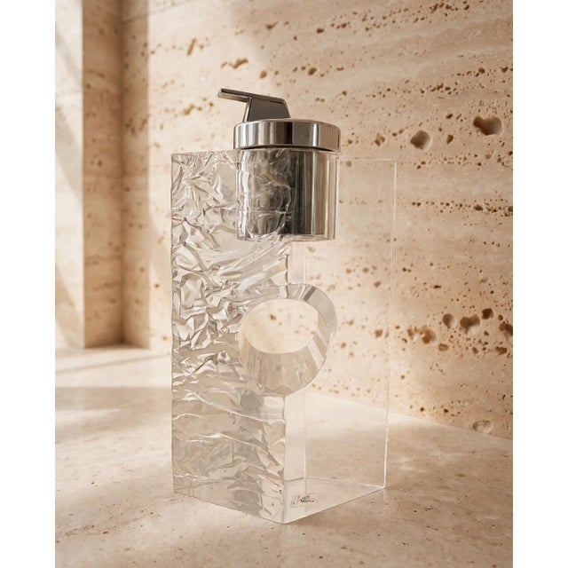 Sculptural Table Lighter in Clear Acrylic from Guzzini, 1970s For Sale - Image 8 of 11