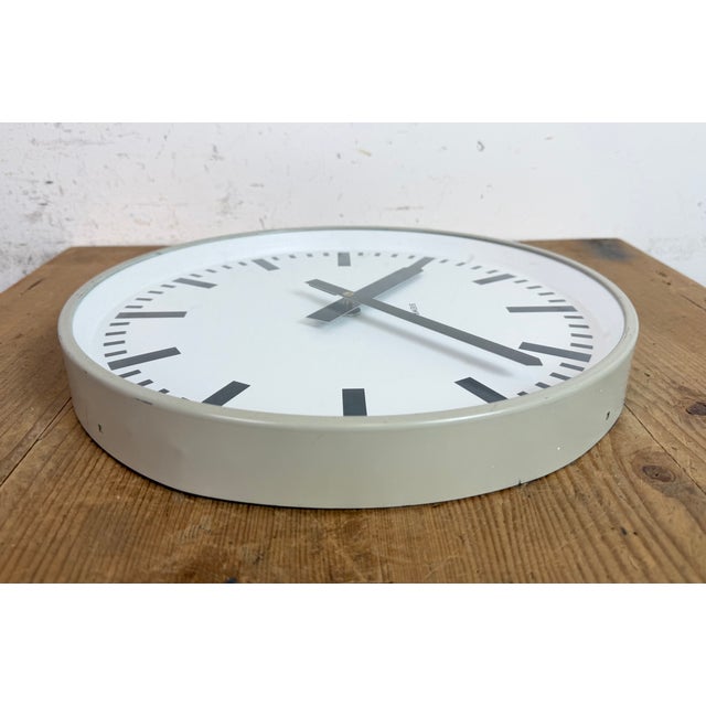 Vintage Industrial Factory Wall Clock from Siemens, 1970s For Sale - Image 13 of 16