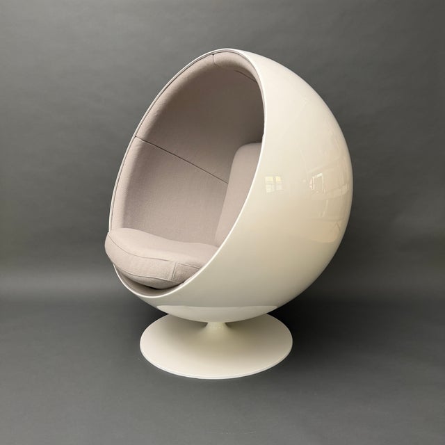 Ball Chair in White and Grey by Eero Aarnio for Asko, Finland, 1960s For Sale - Image 3 of 18