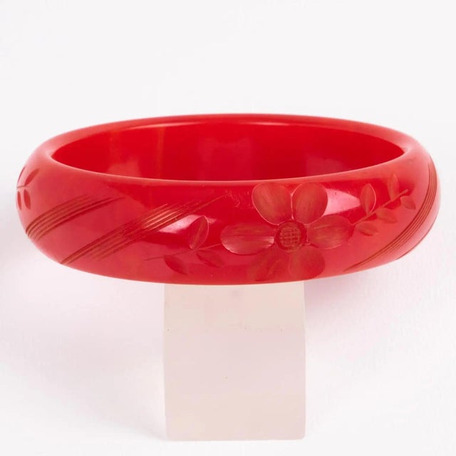 1940s Bakelite Carved Bracelet Bangle Magenta Red Marble For Sale - Image 5 of 8