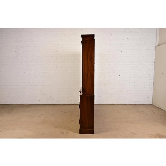 Wood Baker Furniture Style Georgian Carved Mahogany Breakfront Bookcase Cabinet, Circa 1940s For Sale - Image 7 of 9