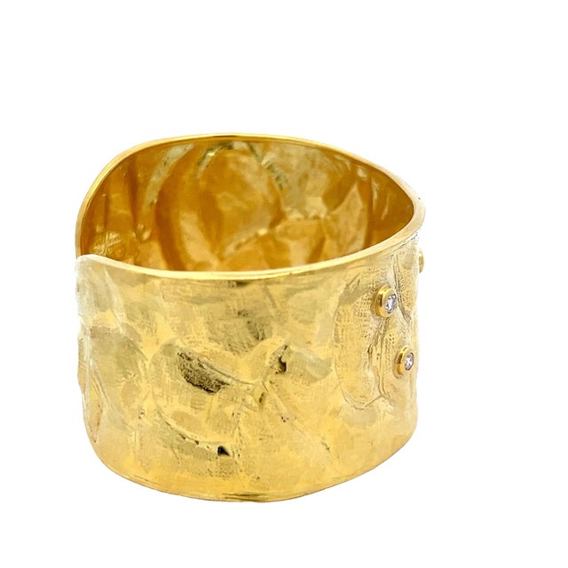 Vintage Italian 18k Gold Diamond Textured Wide Cuff Bracelet For Sale - Image 4 of 7