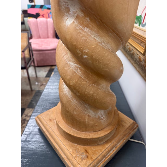 Tan Vintage Spiral Carved Wood Table Lamp in the Style of Michael Taylor For Sale - Image 8 of 10