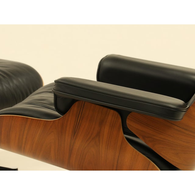 Set of Vintage Lounge Chair and Ottoman by Charles & Ray Eames for Vitra, 2000s For Sale - Image 6 of 18