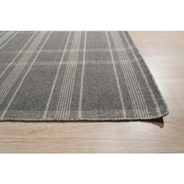 2020s 8x10 Graceful Quinn Gray Geometric Modern Flatweave Wool Carpet Rug For Sale - Image 5 of 9