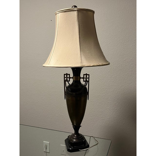 Neoclassical Vintage Speer Collectibles 1919 Neoclassical Trophy Urn Table Lamp, Brass/Bronze. For Sale - Image 3 of 11