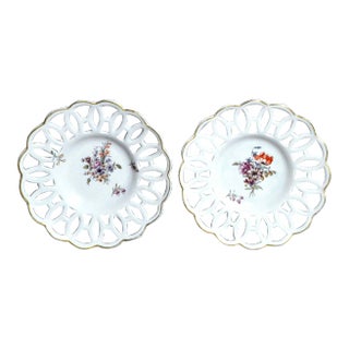 Chelsea Porcelain Botanical Reticulated Circular Dishes, Gold Anchor Period, Circa 1760 For Sale