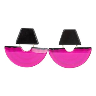 Harriet Bauknight by Kaso Fuchsia Dangle Clip Earrings For Sale