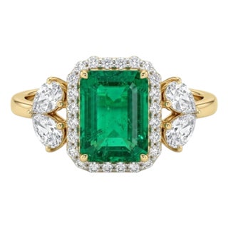 Natural Emerald 2.06cts & Diamond 1.02cts Ring in 18k Gold, Size 3 For Sale