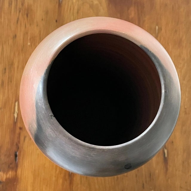 Albert Green (1914-1994) Vintage Studio Salmon Colored Porcelain Raku Vase (Signed) For Sale In Philadelphia - Image 6 of 7