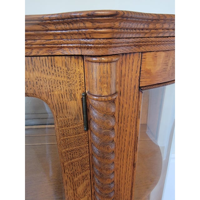 Antique Quarter-Sawn Oak Curved Glass China Cabinet, C. 1910 For Sale - Image 11 of 18