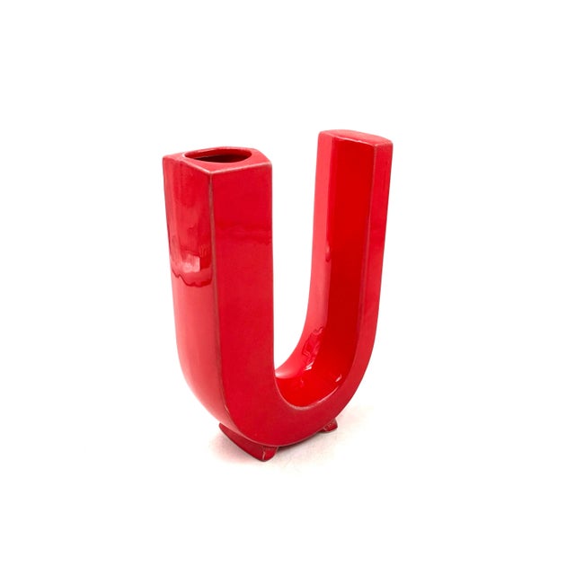 Space Age Red U Letter Shaped Ceramic Solifleur Vase, Marcel Radureau Ca. 1970 For Sale - Image 6 of 12