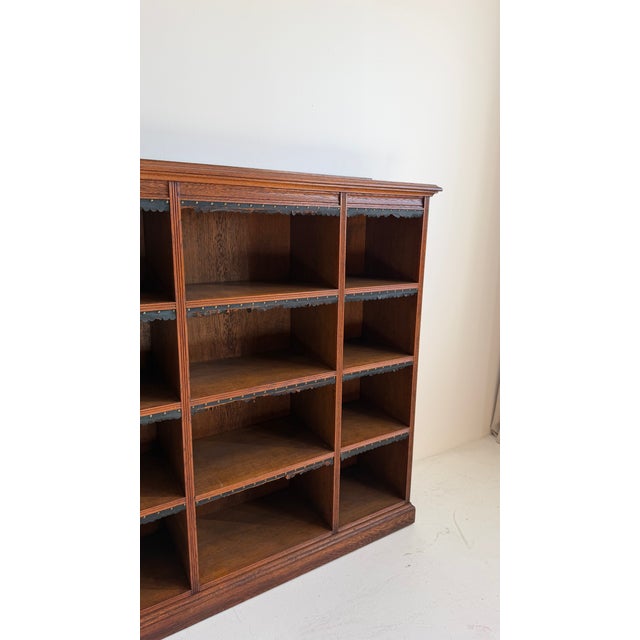 Antique English Victorian Oak Open Bookcase with Leather-Trimmed Shelves, 1800s For Sale - Image 4 of 10