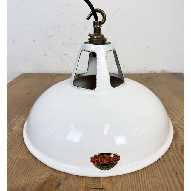 Industrial White Enamel Factory Pendant Lamp from Thorlux, 1960s For Sale - Image 13 of 18