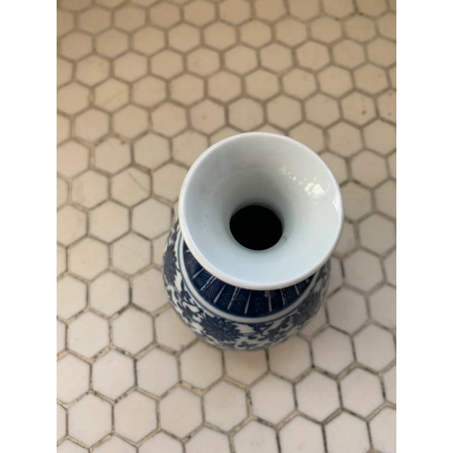 Blue & White Porcelain Floral Chinoiserie Vase For Sale - Image 10 of 11