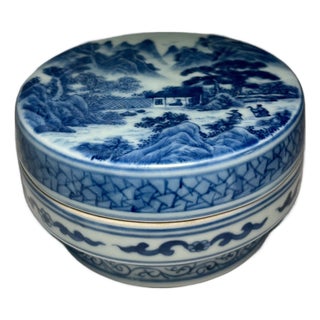Circa 1930s Chinese Republic Blue and White Porcelain Powder Box Yongzheng Mark For Sale