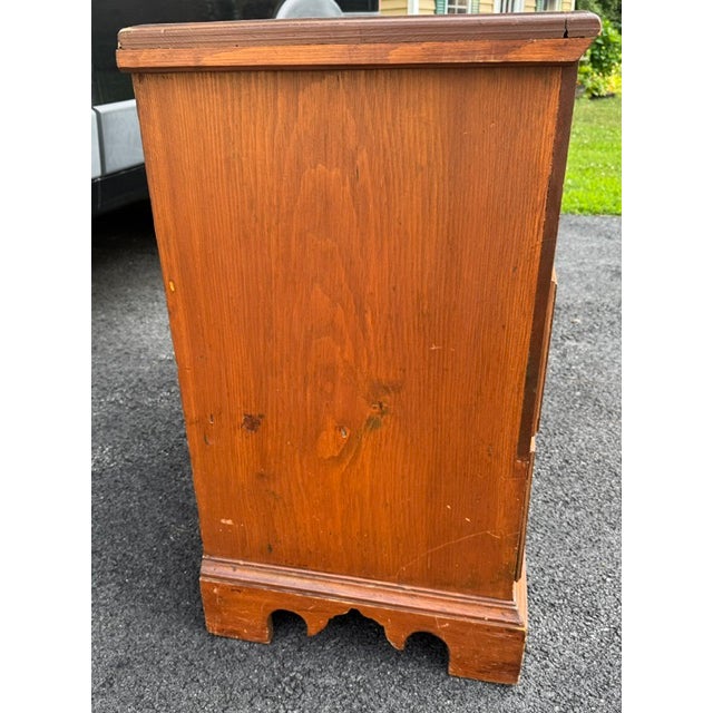 Cabin Antique 19th Century Pine Blanket Chest With 1 Real and 1 False Drawer For Sale - Image 3 of 8