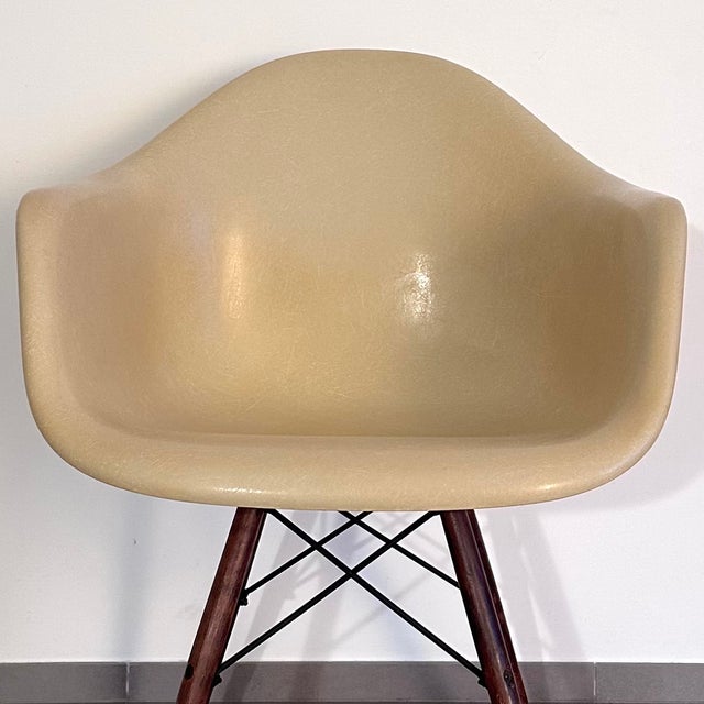 Brown Lounge Chair by Charles and Ray Eames for Hermann Miller, 1952 For Sale - Image 8 of 8