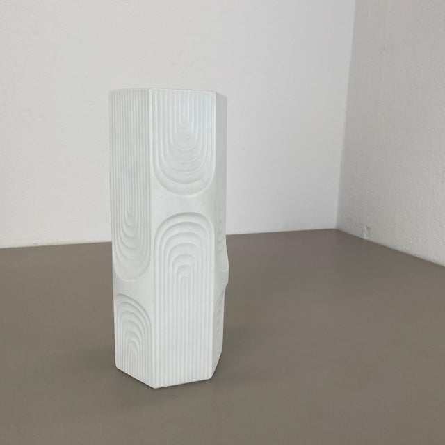 Article: op art porcelain vase producer: ak kaiser, germany : this original vintage op art vase was produced in the 1970s...