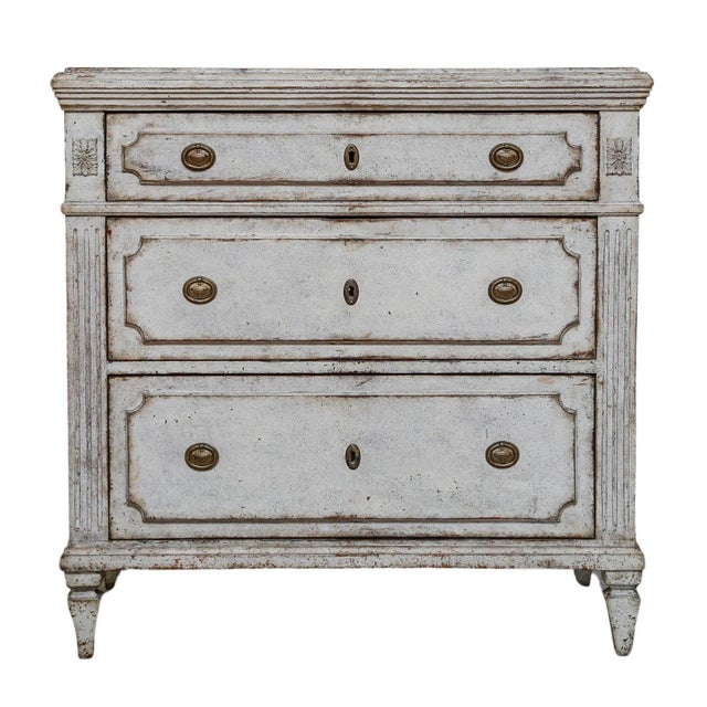 Swedish Gustavian Painted Commode, 1860, in Good conditions. Designed before 1890