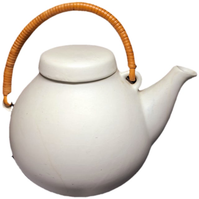 Vintage Arabia Finland ceramic tea pot by Ulla Procope, 1960s - Made in Finland Date on the bottom: 12-65 I love the...