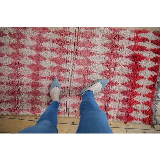 :: Repeating argyle stylized diamonds with abrashes across. Colors and shades include: Dusty raspberry, pale cochineal,...