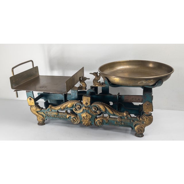 We are selling this gorgeous cast iron scale balance. This balance is cast iron with attractive turquoise teal and gold...