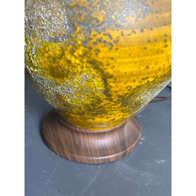 Mid Century 1960s Lava Glaze Yellow Table Lamps- A Pair For Sale In New York - Image 6 of 10