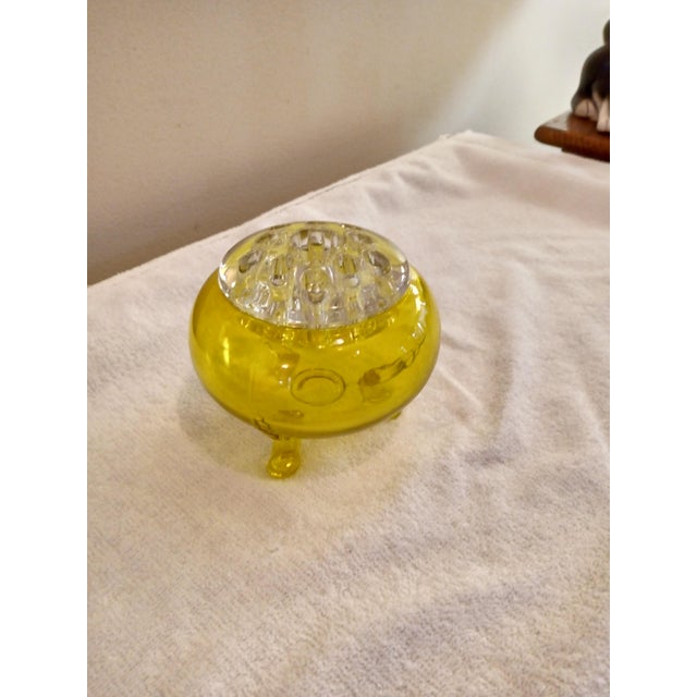 Mid-Century Modern Vintage 1950's Viking Amber Flowerlite Frog 4 1/4" With Crystal Frog For Sale - Image 3 of 6